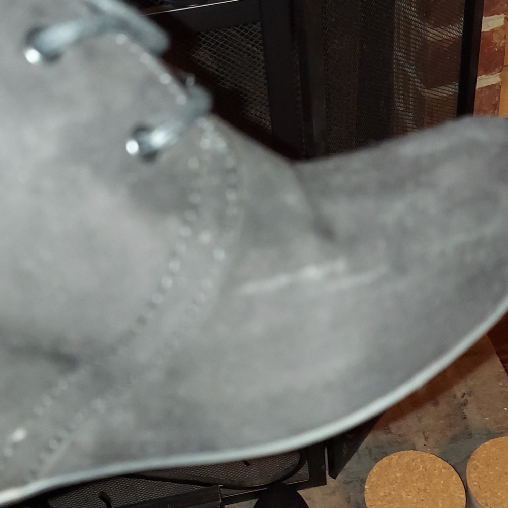 Shoes - Picture 10 of 10